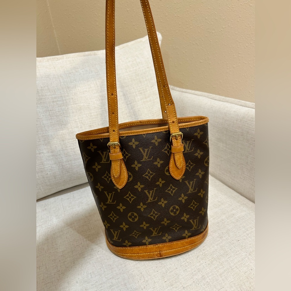 Louis Vuitton Monogram Petit Bucket 23 - Picture 2 of 16